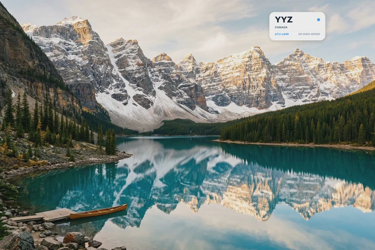 Un lago di montagna turchese sotto vette innevate, con una scheda eSIM Atli che mostra il codice aeroportuale YYZ